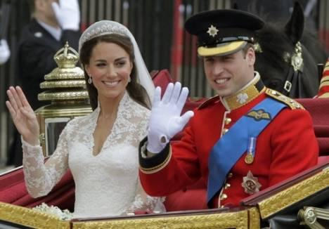 © KEYSTONE | Le prince William et son épouse Kate quittent l'abbaye de Westminster.