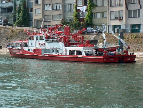 Feuerlöschboot Auf Dem Rhein In Basel	 